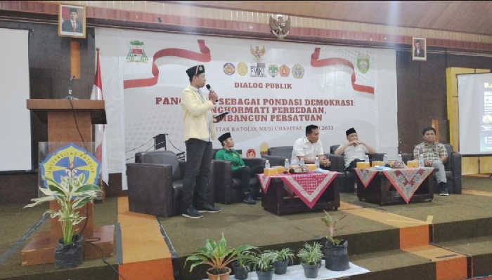 diskusi publik